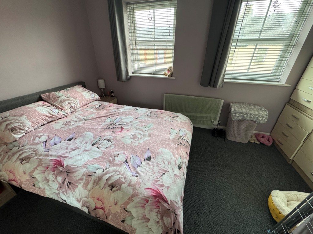 Lot: 128 - FREEHOLD MODERN TERRACE HOUSE INVESTMENT - Bedroom 2